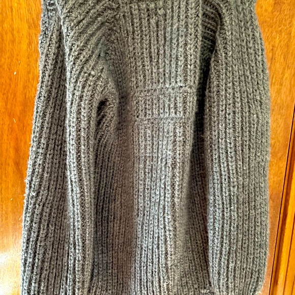 big gray v neck sweater - Picture 2 of 2